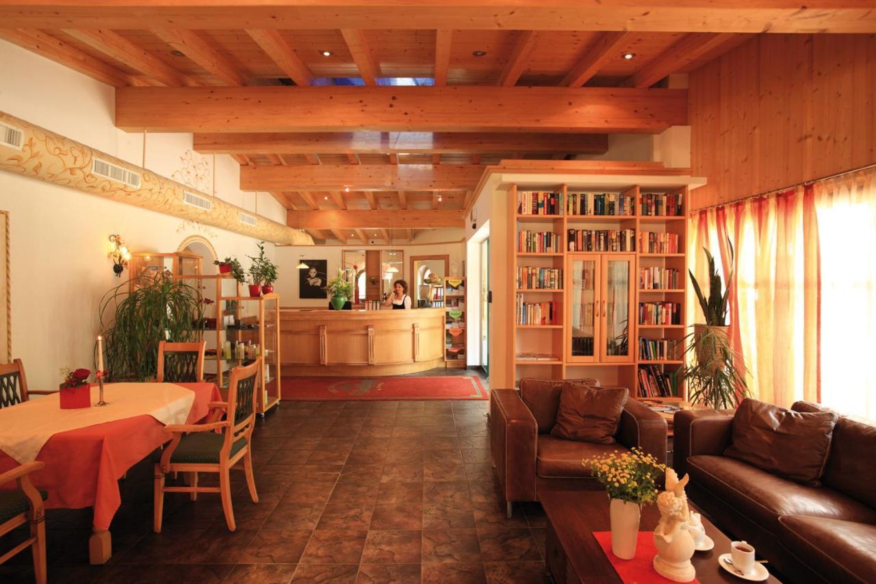 אוץ Aktivhotel Waldhof מראה חיצוני תמונה